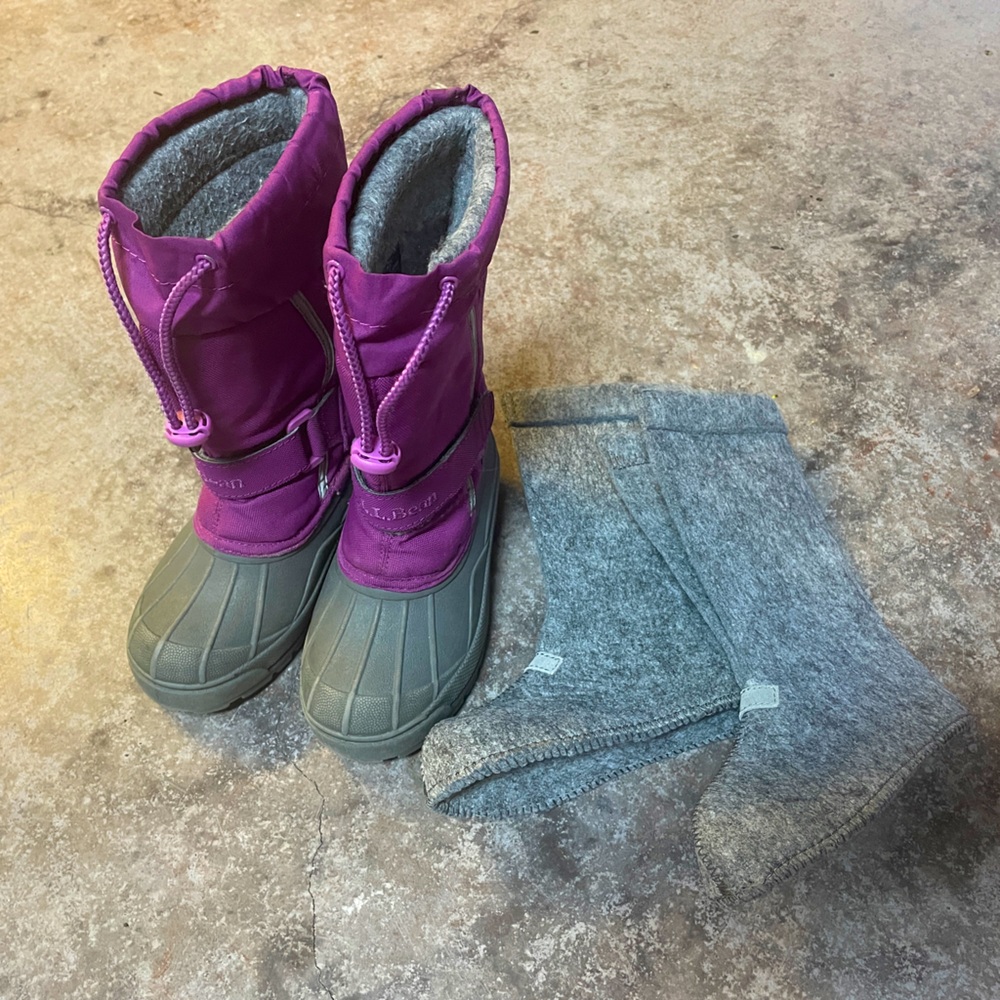 LL Bean Girls Snow boots with inserts